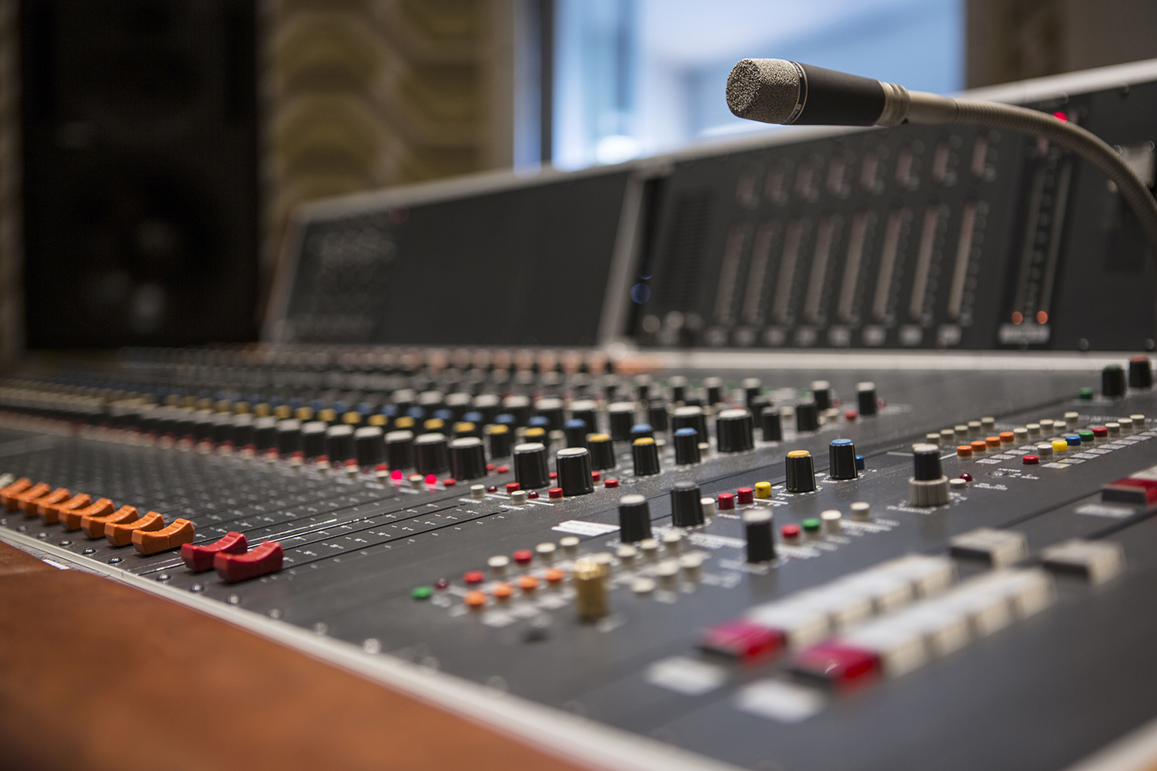 mixen op de analoge console of digitaal