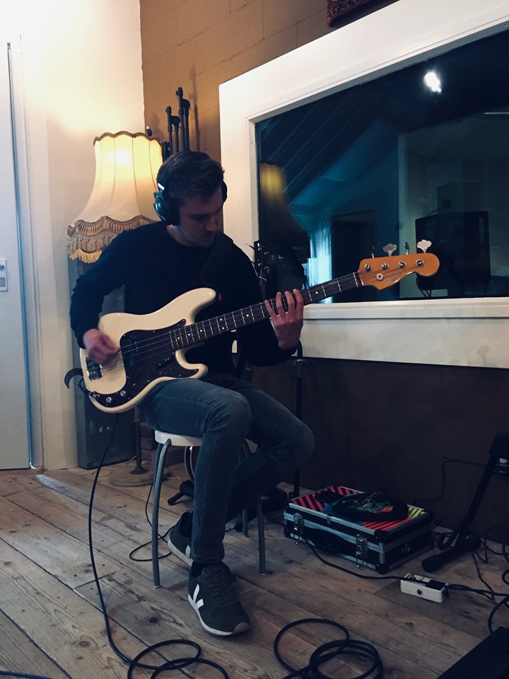 recording bass at Studio peggy51