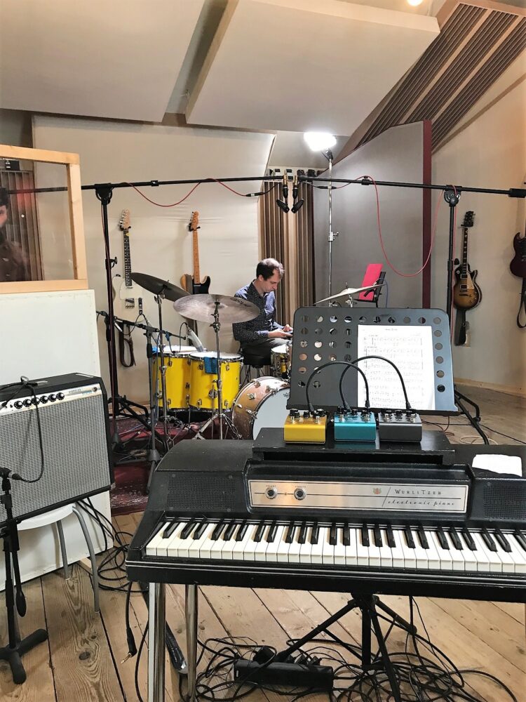 recording jazz - rhodes amp and drums